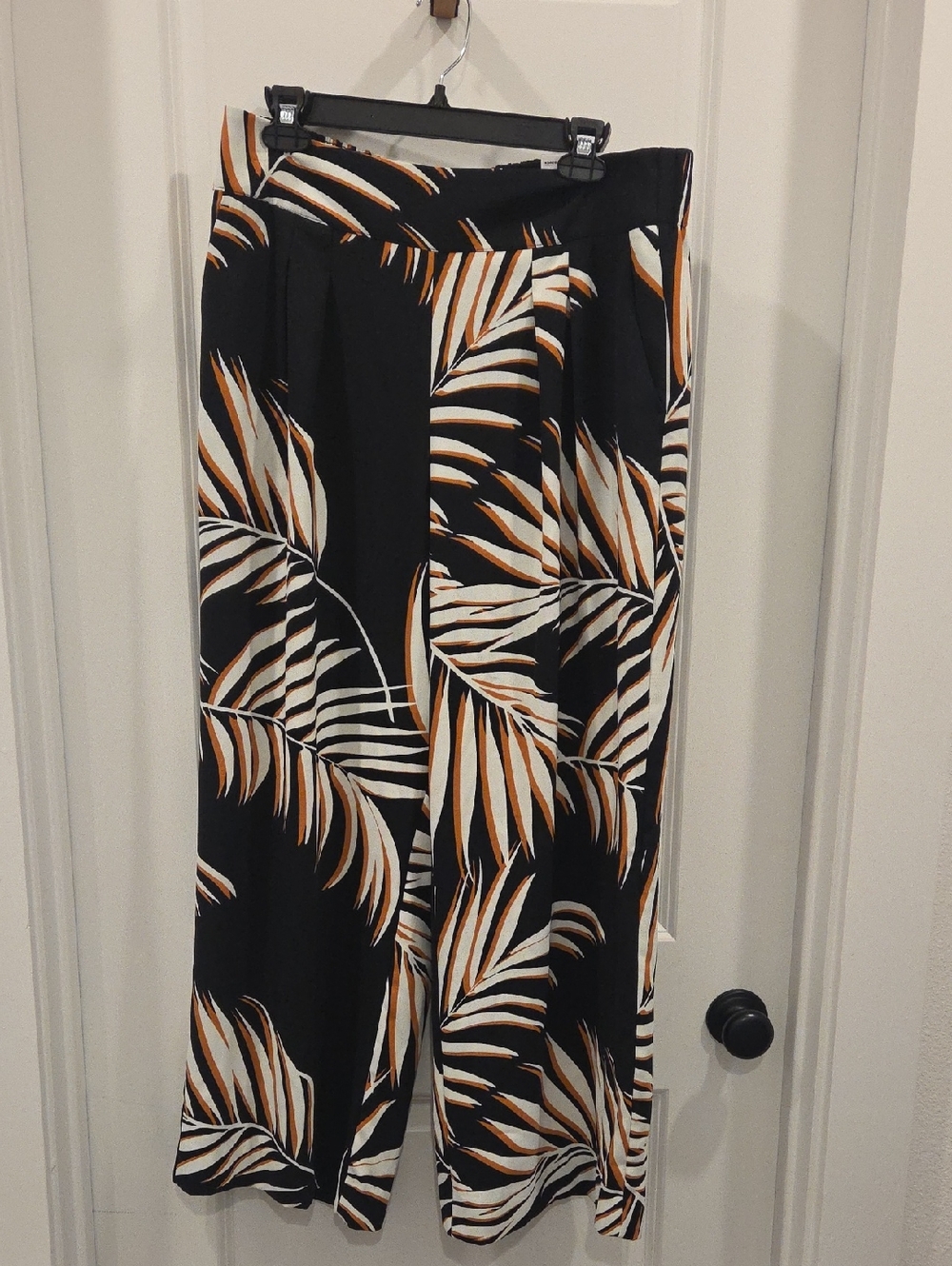Nine West Black Wide Leg Pant with White and Tan Leaf Print